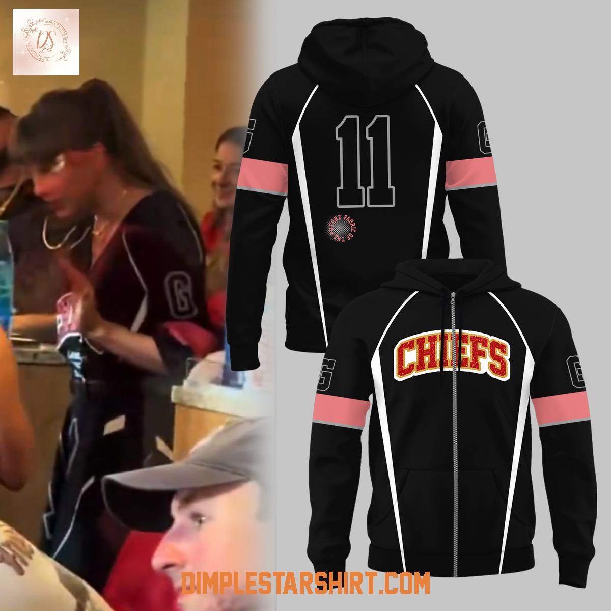 Taylor Swift In Kansas City Chiefs Hoodie Shirt Taylor Swift In Kansas City Chiefs Hoodie Shirt
